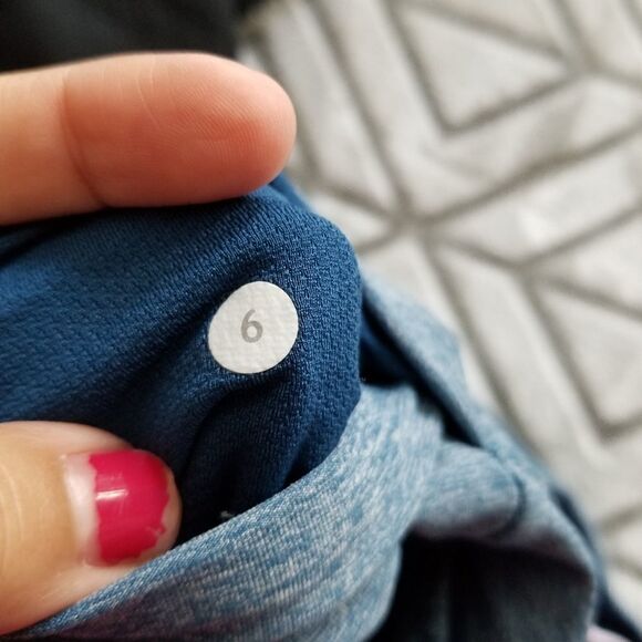 Lululemonhigh rise crop leggings - Picture 3 of 4